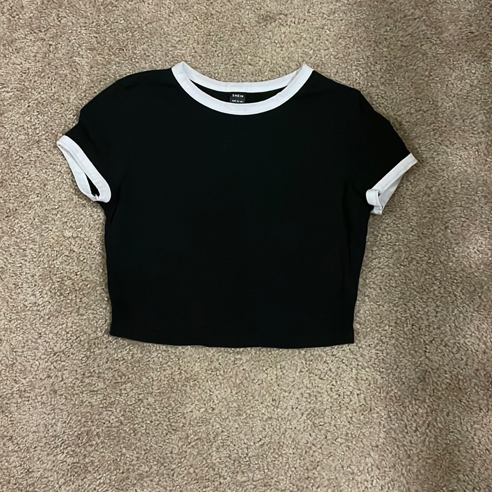 ⭐️2 FOR $10⭐️ Black and White Sleeved Crop Top